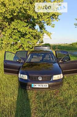 Седан Volkswagen Passat 1997 в Ровно