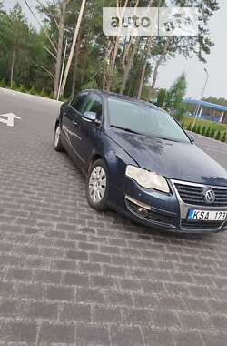 Седан Volkswagen Passat 2005 в Маневичах