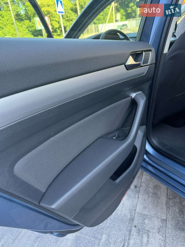 Універсал Volkswagen Passat 2016 в Луцьку