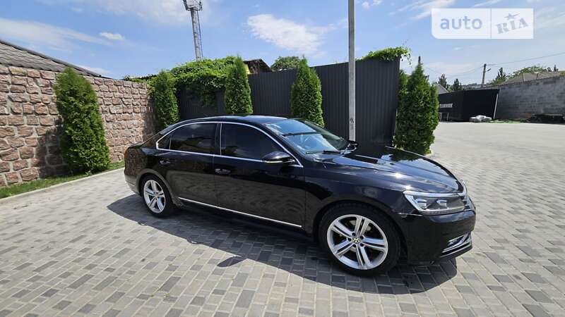 Седан Volkswagen Passat 2016 в Киеве