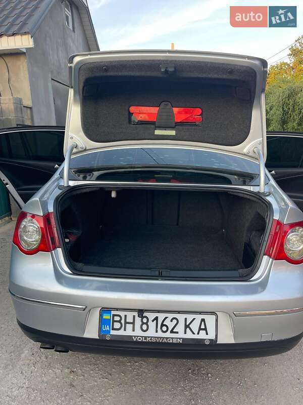 Седан Volkswagen Passat 2006 в Одессе
