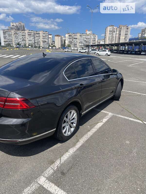 Седан Volkswagen Passat 2018 в Киеве