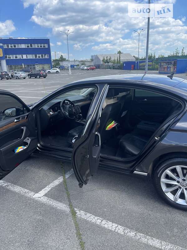 Седан Volkswagen Passat 2018 в Киеве