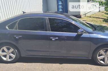 Седан Volkswagen Passat 2012 в Киеве