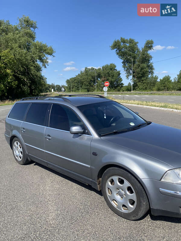 Універсал Volkswagen Passat 2002 в Ромнах