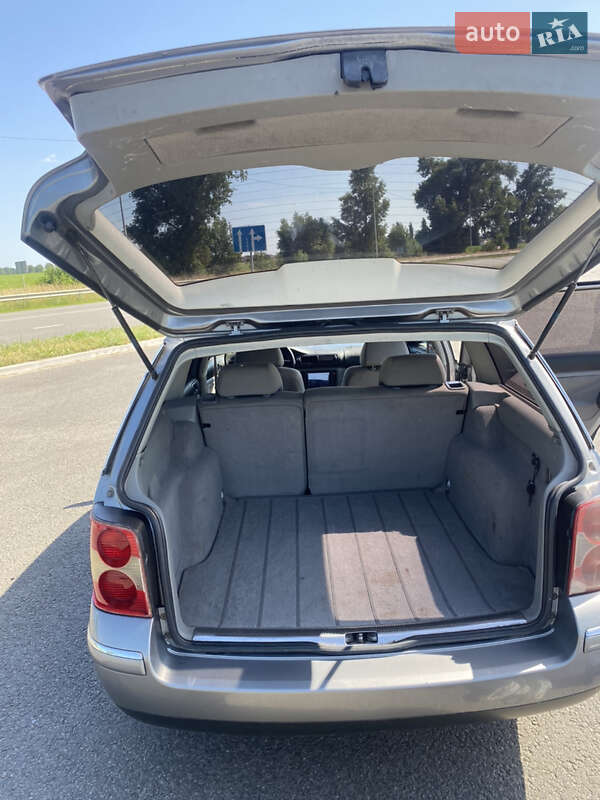 Універсал Volkswagen Passat 2002 в Ромнах