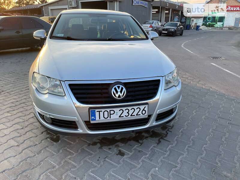 Седан Volkswagen Passat 2006 в Дрогобичі