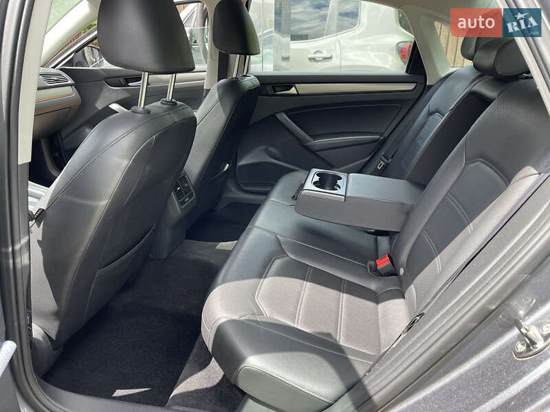 Седан Volkswagen Passat 2013 в Львове