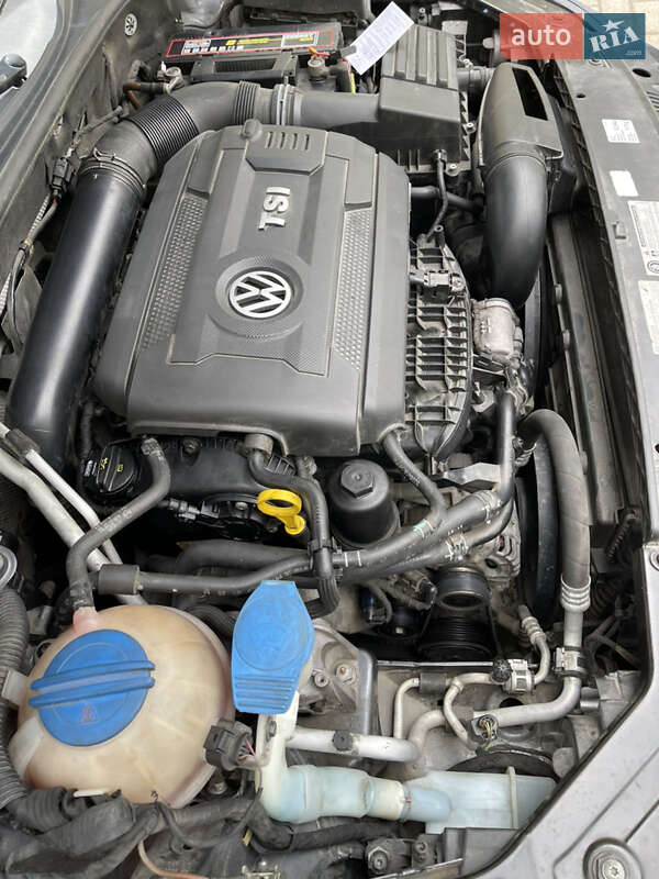 Седан Volkswagen Passat 2013 в Львове