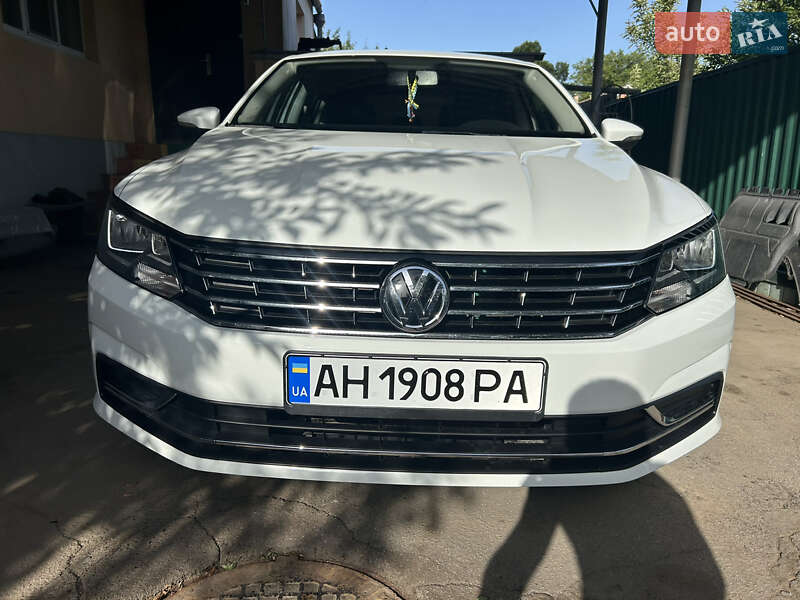 Седан Volkswagen Passat 2015 в Днепре