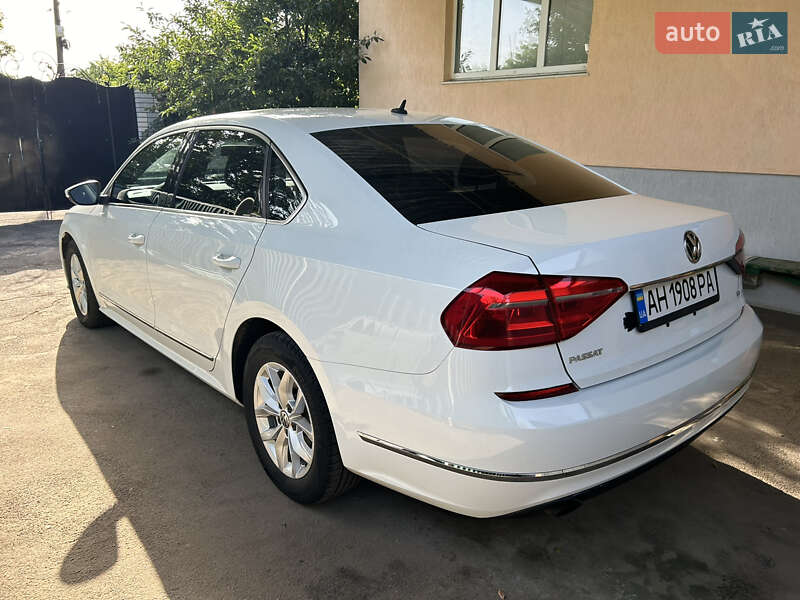 Седан Volkswagen Passat 2015 в Днепре