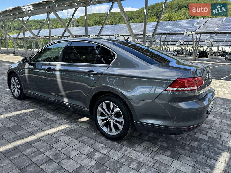 Седан Volkswagen Passat 2016 в Львове