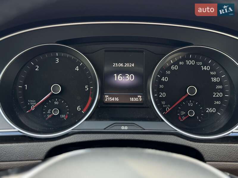 Седан Volkswagen Passat 2016 в Львове