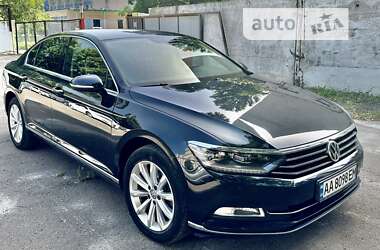 Седан Volkswagen Passat 2017 в Киеве