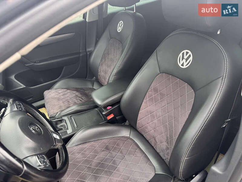 Универсал Volkswagen Passat 2014 в Житомире