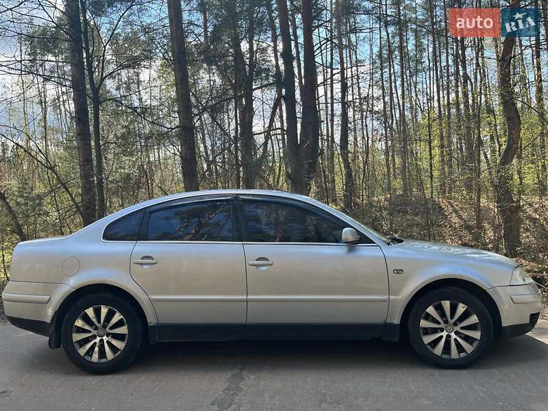 Седан Volkswagen Passat 2001 в Киеве