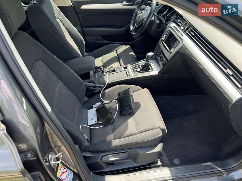 Універсал Volkswagen Passat 2017 в Кельменцях