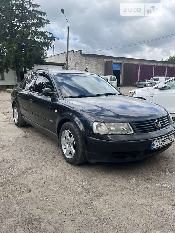 Седан Volkswagen Passat 1999 в Умані