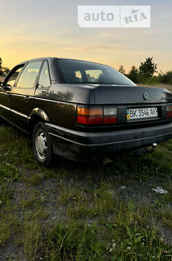 Седан Volkswagen Passat 1988 в Заречном