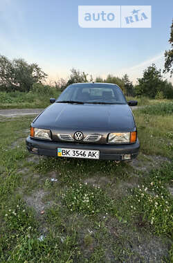 Седан Volkswagen Passat 1988 в Зарічному