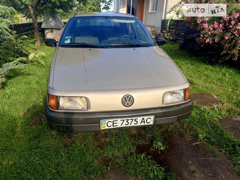 Седан Volkswagen Passat 1989 в Рогатине
