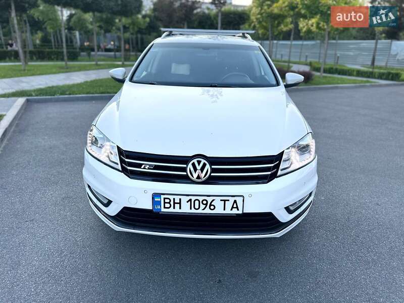 Універсал Volkswagen Passat 2013 в Дніпрі