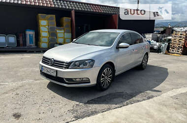 Седан Volkswagen Passat 2011 в Тячеве