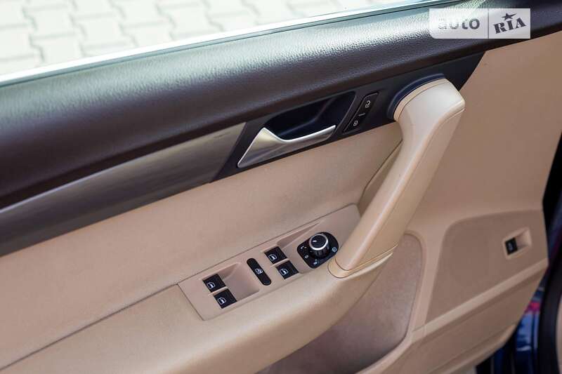 Універсал Volkswagen Passat 2012 в Івано-Франківську