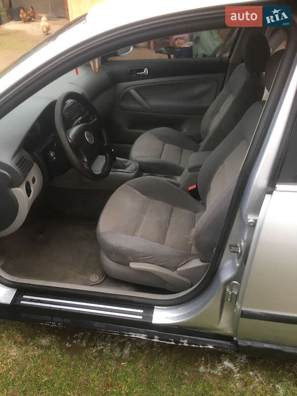 Седан Volkswagen Passat 2004 в Косові