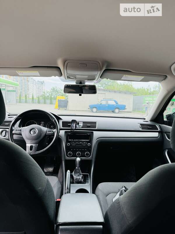 Седан Volkswagen Passat 2013 в Ивано-Франковске