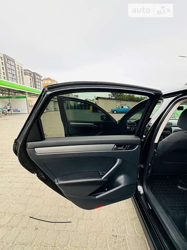 Седан Volkswagen Passat 2013 в Ивано-Франковске