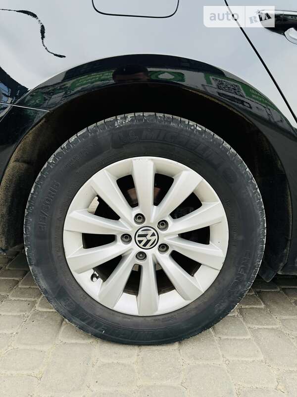 Седан Volkswagen Passat 2013 в Ивано-Франковске