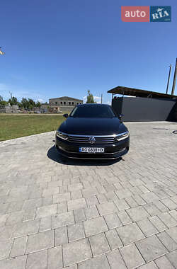 Седан Volkswagen Passat 2015 в Виноградові