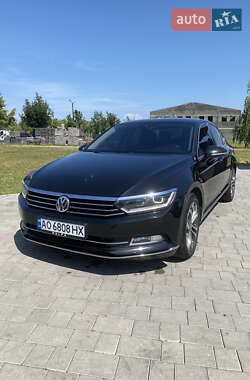 Седан Volkswagen Passat 2015 в Виноградові