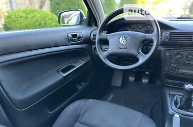 Седан Volkswagen Passat 2002 в Сарнах