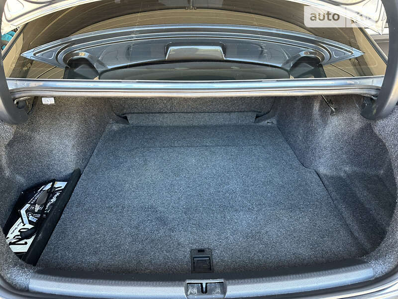 Седан Volkswagen Passat 2013 в Харкові