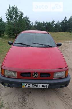 Седан Volkswagen Passat 1992 в Ратному