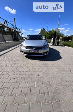 Седан Volkswagen Passat 2011 в Самборі