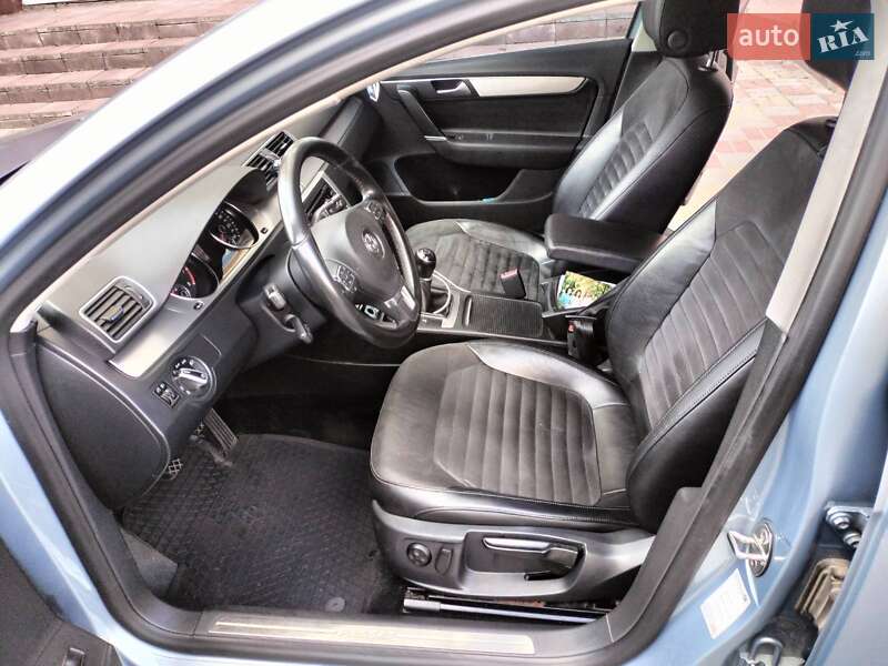 Седан Volkswagen Passat 2012 в Києві