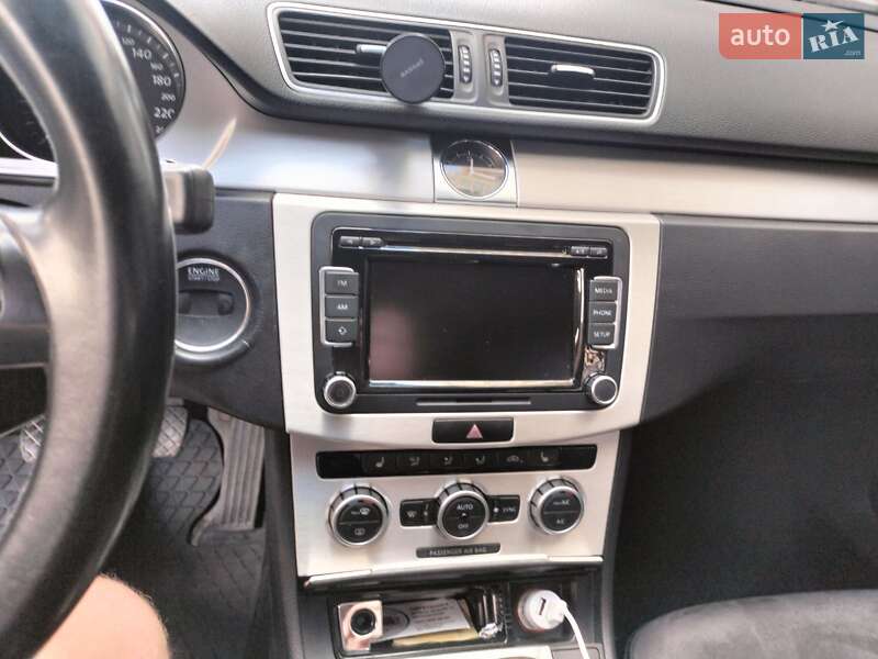 Седан Volkswagen Passat 2012 в Києві