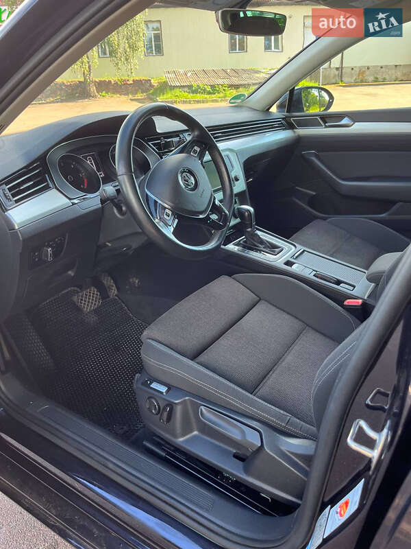 Универсал Volkswagen Passat 2015 в Овруче