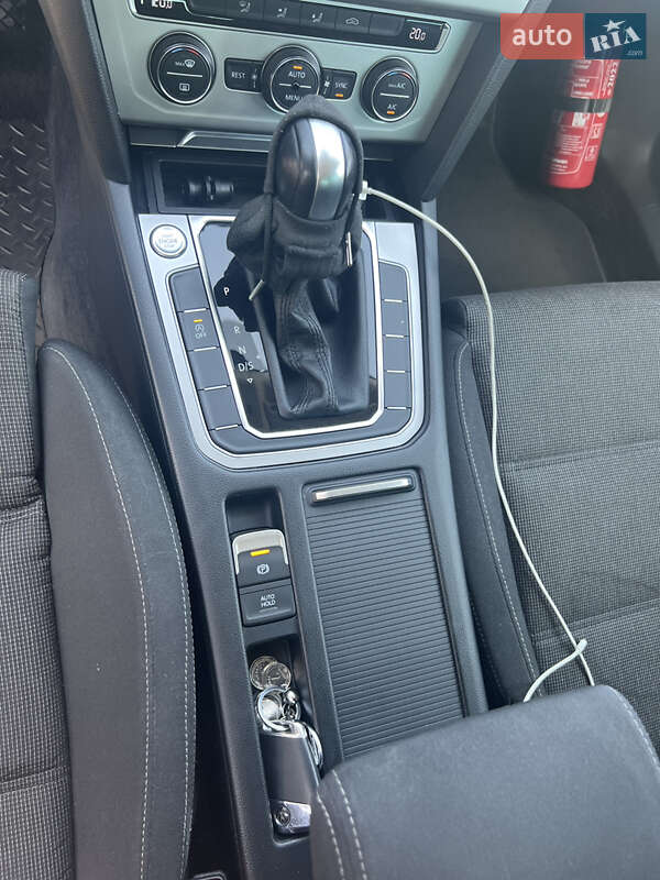 Универсал Volkswagen Passat 2016 в Луцке фото 22 Универсал Volkswagen Passat 2016 в Луцке