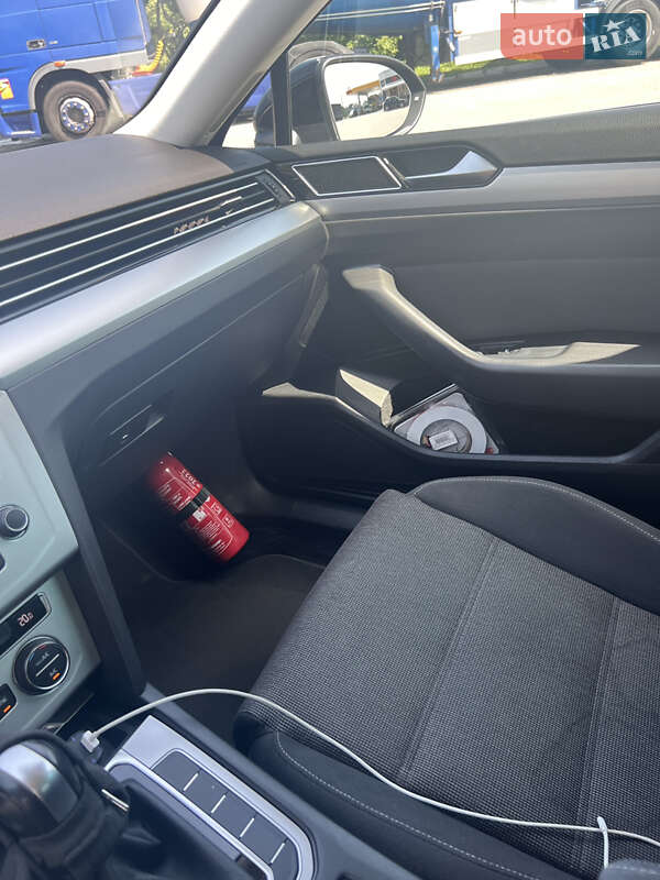 Универсал Volkswagen Passat 2016 в Луцке фото 21 Универсал Volkswagen Passat 2016 в Луцке