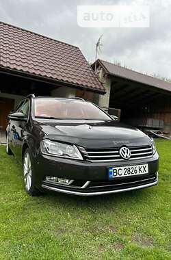 Универсал Volkswagen Passat 2011 в Жовкве