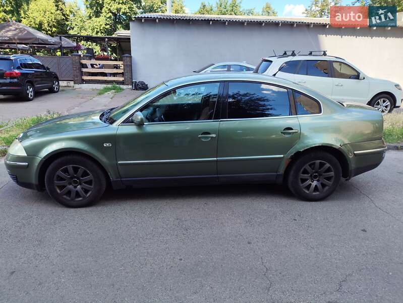 Седан Volkswagen Passat 2003 в Києві