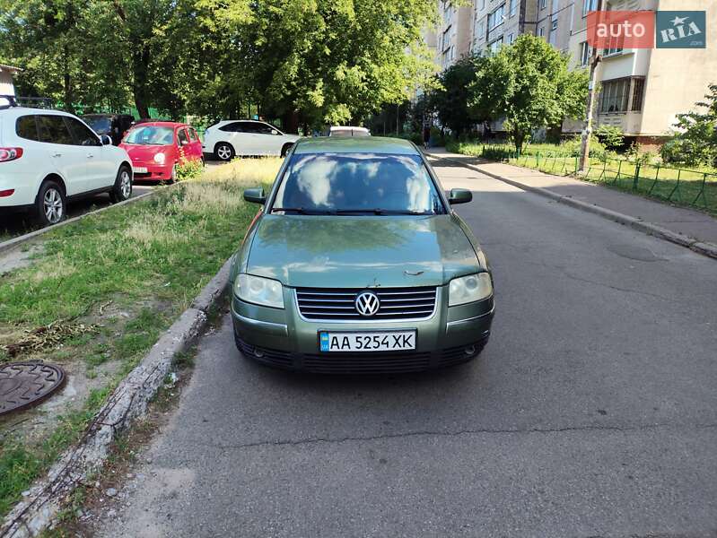 Седан Volkswagen Passat 2003 в Києві