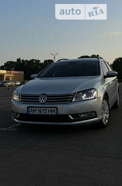 Універсал Volkswagen Passat 2012 в Житомирі