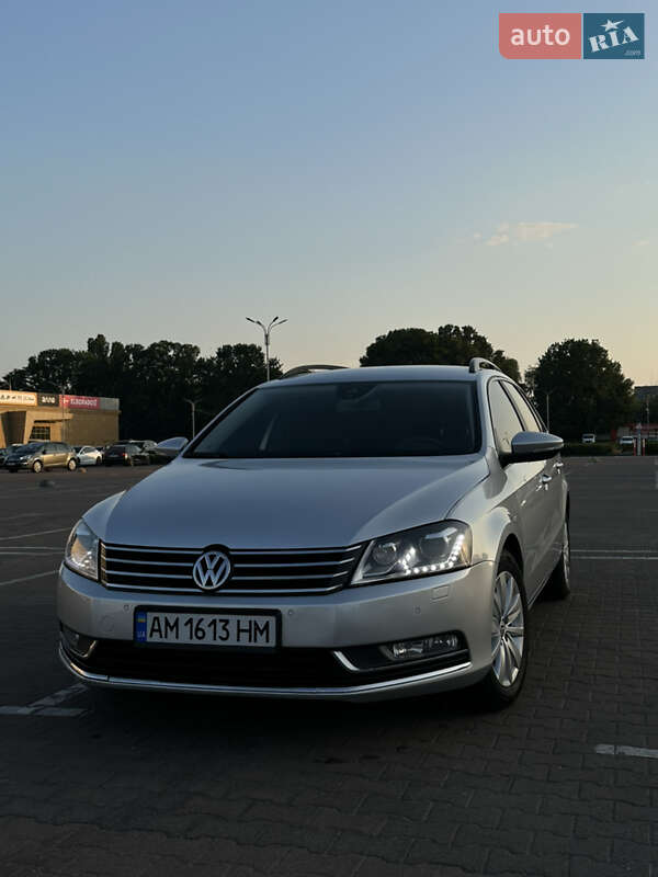 Універсал Volkswagen Passat 2012 в Житомирі