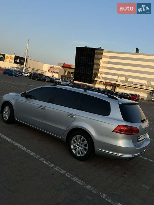 Універсал Volkswagen Passat 2012 в Житомирі