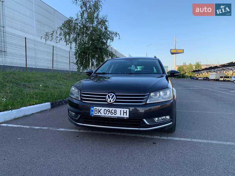Универсал Volkswagen Passat 2011 в Ровно